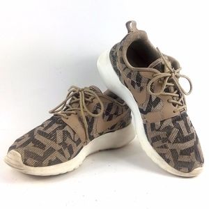 nike roshe run beige